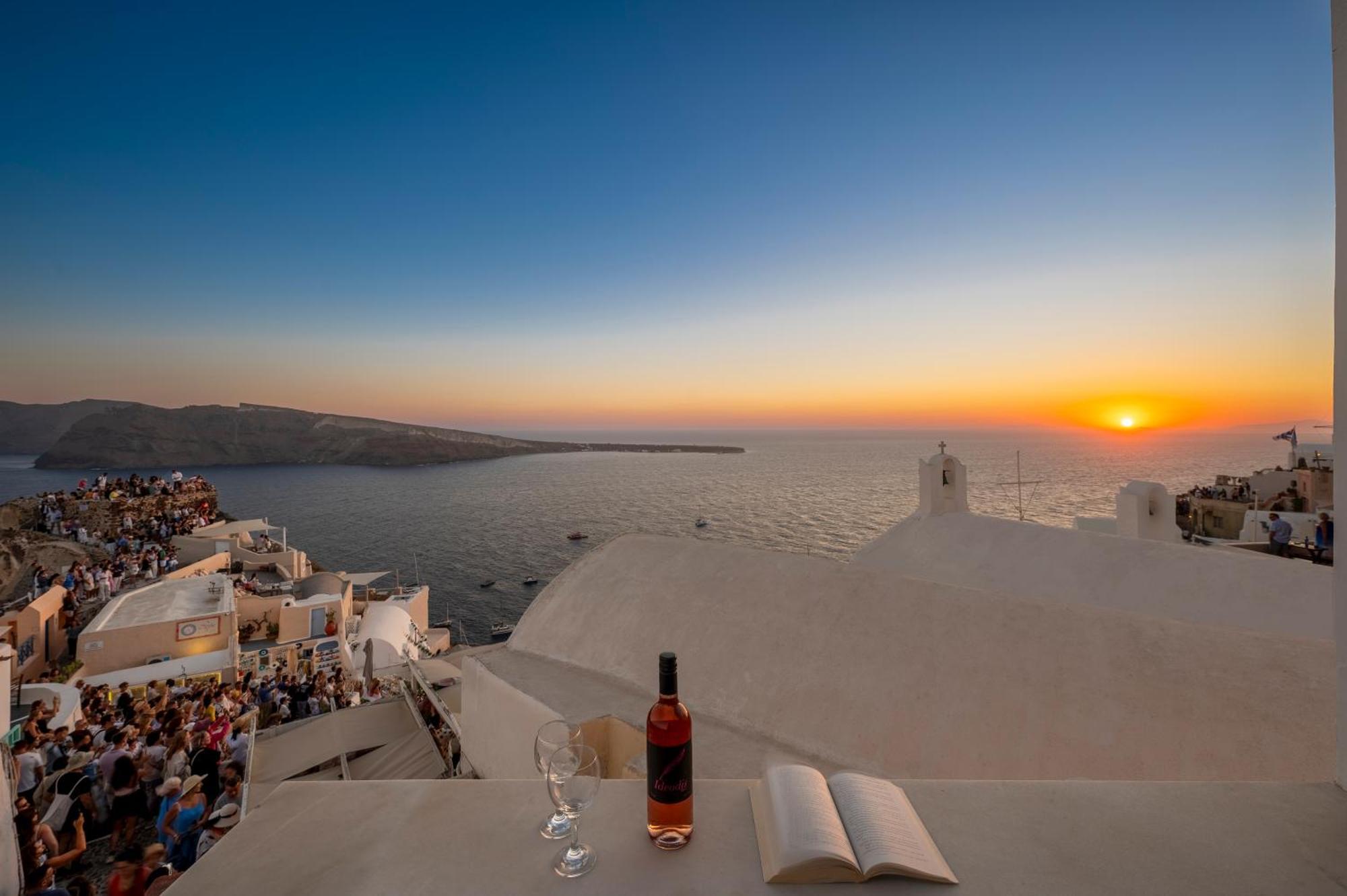 Sole D'Oro Sunset & Caldera View Grand Suite Oía Exterior photo